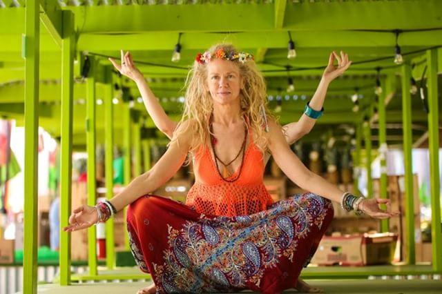 modeling 4 armed goddess